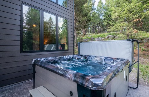 Philipsburg House | Private Cabin Couples, Families, Ski & Hike