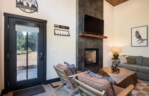 Philipsburg House | Private Cabin Couples, Families, Ski & Hike