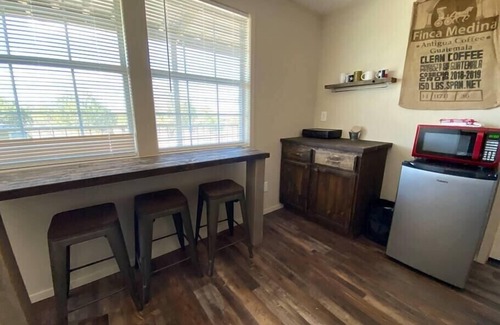 Alpine Cabin | *Private 'Cabin In the Woods' - Sleeps 4 w/PORCH