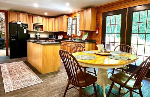 Bristol Cabin | Private Cabin perfect for couples and families!