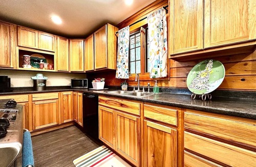 Bristol Cabin | Private Cabin perfect for couples and families!