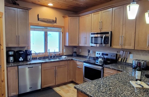 Oakland House | Private Cabin|Pool Access|Fireplace On Deck|Firewood|Lake/Waterfalls-GOLF-XTRAS
