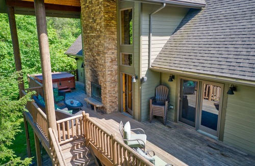 Oakland House | Private Cabin|Pool Access|Fireplace On Deck|Firewood|Lake/Waterfalls-GOLF-XTRAS