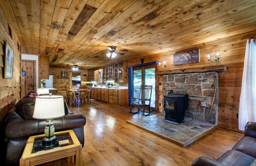 Pigeon Forge Cabin | Private Cabin Retreat – Relax in the Hot Tub & Cozy Up by Fire!