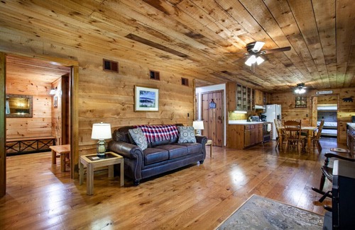 Pigeon Forge Cabin | Private Cabin Retreat – Relax in the Hot Tub & Cozy Up by Fire!