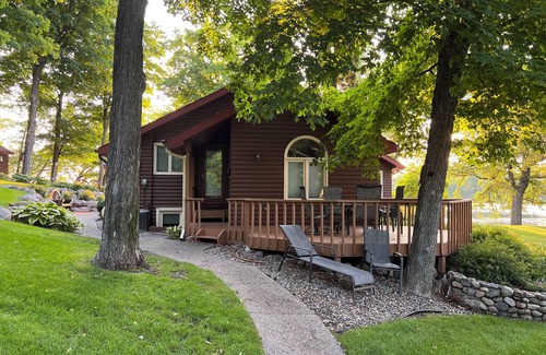 Birchdale Cabin | Private cabin with pickleball court and 1000 feet of shoreline on Little Birch.