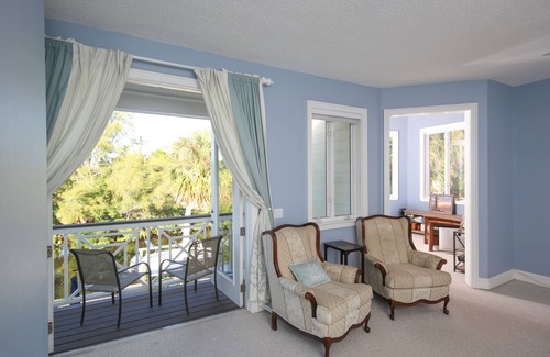 Siesta Key House | Private Canal Home , short Walk to Siesta Key Beach