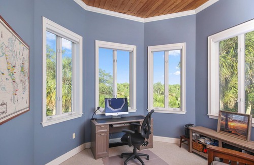 Siesta Key House | Private Canal Home , short Walk to Siesta Key Beach