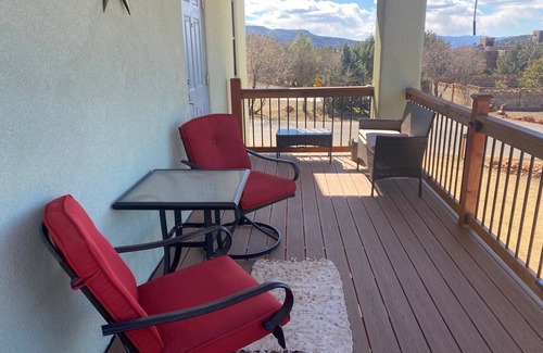 Oak Creek House | Private Casita with Beautiful Red Rock Views and Large Deck