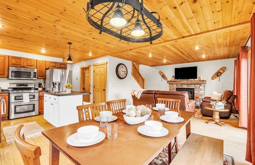 Rumford Center Ski Chalet | Private Chalet/Hottub/Firepit/View/Game room/Sleeps 12/Close to Sunday River