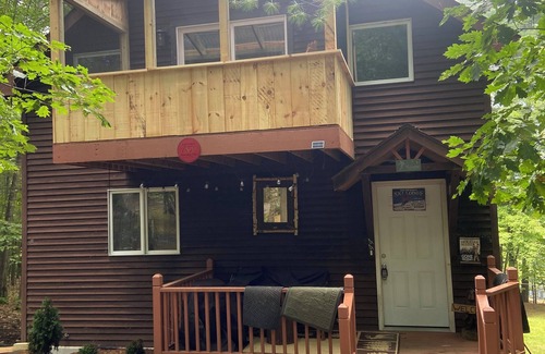 Jay Ski Chalet | Private chalet with hot tub and private trail system. Pet friendly.