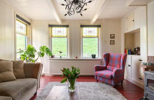 Andijk House | Private Characteristic farmhouse near the lake