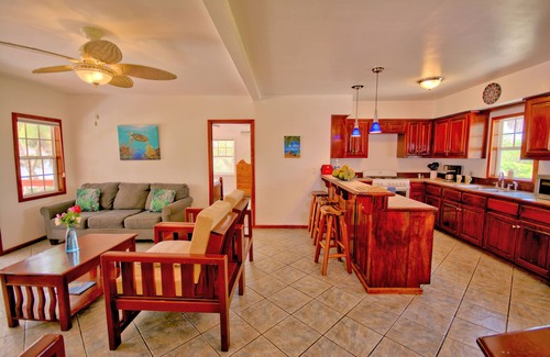 San Pedro House | Private Chef Included,PrivateBeach,PrivatePool,WiFi,2Kayak,2GolfCarts, Boat&Capt