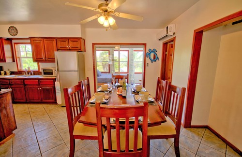San Pedro House | Private Chef Included,PrivateBeach,PrivatePool,WiFi,2Kayak,2GolfCarts, Boat&Capt