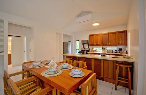 San Pedro House | Private Chef Meals Included, Golf Cart, Kayaks, WiFi, Boat & Captain