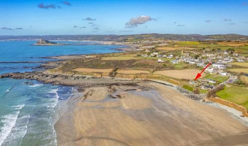 Perranuthnoe House | Private Cliff top Retreat by Perranuthnoe Beach