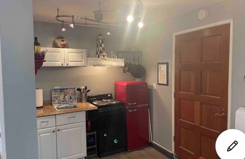 Roseville - Fleet Ridge Apartment | Private Coastal Studio Unit- Walk to Bay| Steps to Grocery, Transit, Restaurants