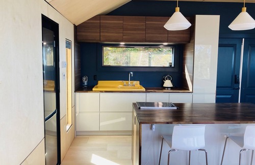 Kings County House | Private Coastal Waterfall Escape, for Couples- Tides, Sauna, 55' Ocean Falls