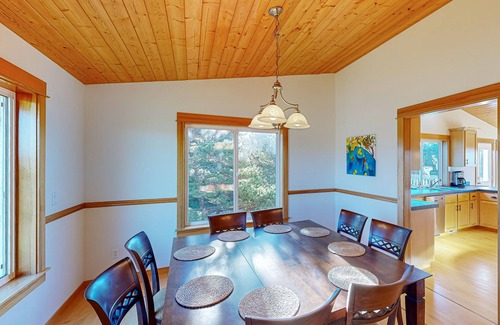 Warrenton House | Private community home with beach access, jetted tub, scenic views, & fireplaces