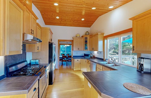 Warrenton House | Private community home with beach access, jetted tub, scenic views, & fireplaces