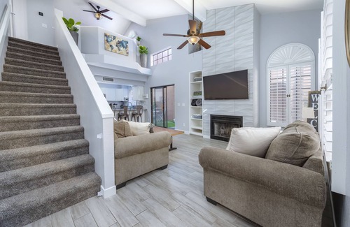 Paradise Valley Village Condo | Private condo near Mayo Clinic with garage, patio, office, and pool access.