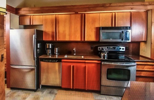Grand Marais Condo | Private, condo on Lake Superior w/ Panoramic Views, Fireplace, & Jacuzzi Tub!