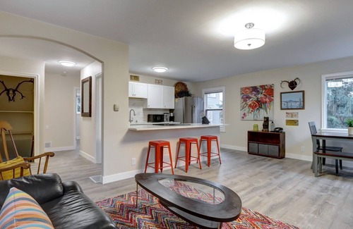 Downtown Anchorage House | Private Cottage-5 min. walk to Park Strip, Coastal Trail, Restaurants
