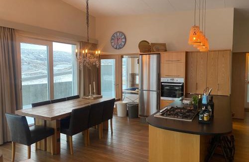 Akureyri House | Private cottage, elegance & amazing view