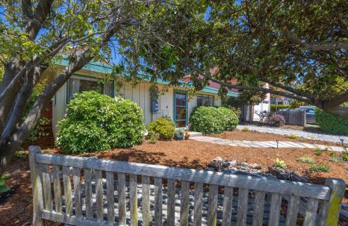 El Granada House | Private Cottage House - Walk to Beaches HarborFood Trials so much more