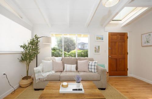 El Granada House | Private Cottage House - Walk to Beaches HarborFood Trials so much more