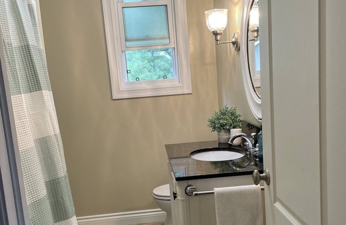 Whitney Cottage | Private Cottage minutes to Algonquin Park
