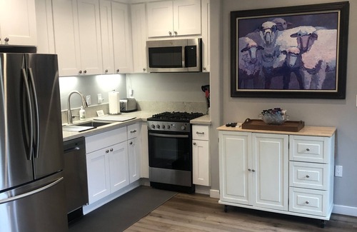 Kensington Cottage | Private Cottage near Village, Zoo and Beaches
