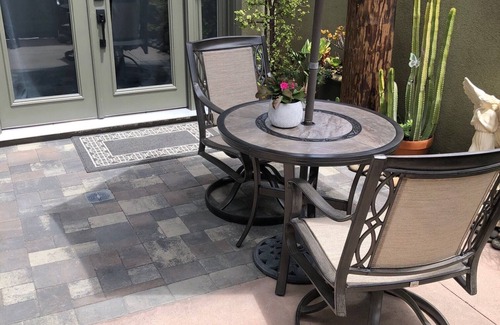 Kensington Cottage | Private Cottage near Village, Zoo and Beaches