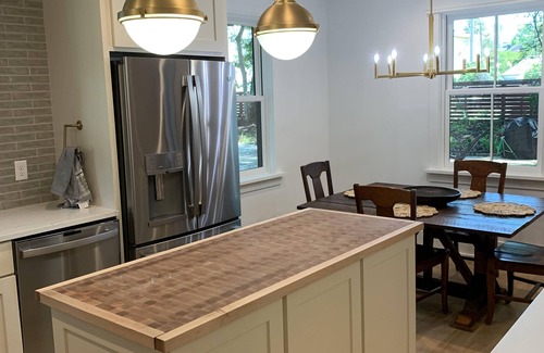 Mount Pleasant Cottage | Private courtyard cottage-5 min from the beach