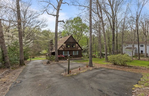 Bracey House | Private Cove, Sleeps 18, Pool Table, Kayaks, Dock