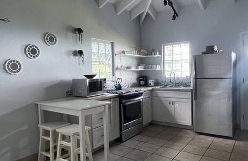 Estate Dorothea Cottage | Private Cozy Cottage on the Northside.