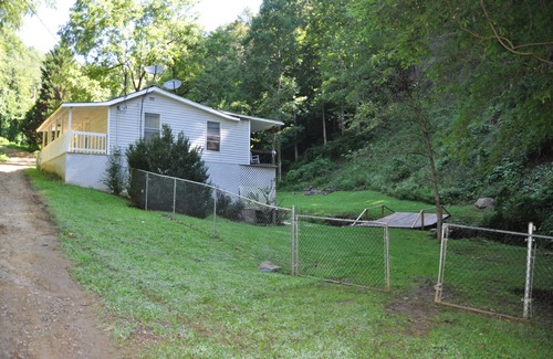 Hot Springs House | Private Cozy Creekside cottage.minutes from town. Hot Tub overlooking creek!