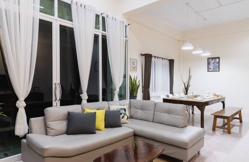 Khuan Khanun House | Private cozy family house, paddy field scenery