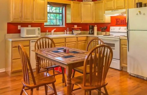 Gatlinburg - Pigeon Forge Cabin | Private/Cozy Gatlinburg Cabin with a Private Hot Tub! Minutes from Pigeon Forge!