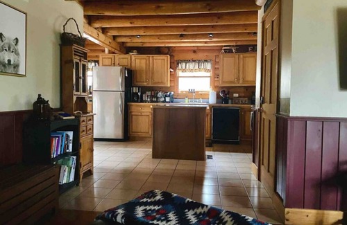 Pilot Knob Cabin | Private Cozy Log Cabin minutes from Lake George
