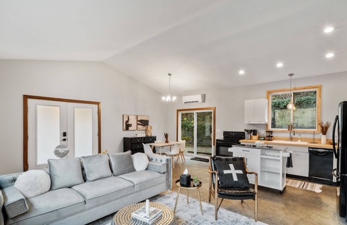 Anderson Township Cottage | Private & Cozy Modern Bungalow Conveniently Located