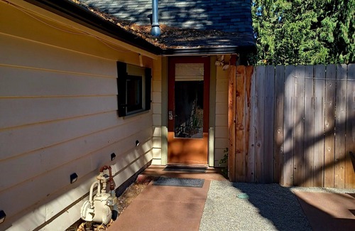Washougal Cottage | Private, Cozy Retreat Convenient To Portland And The Gorge