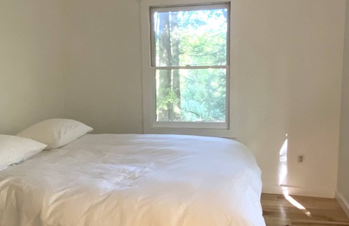 Salisbury Cabin | Private creek side farm stay — walkable to Salisbury