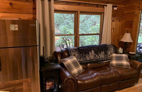 Topton Cabin | Private Creekside Cabin w/Hot Tub in the Nantahala Gorge