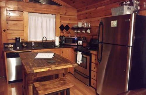 Topton Cabin | Private Creekside Cabin w/Hot Tub in the Nantahala Gorge