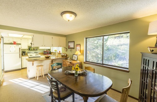 Cameron House | PRIVATE creekside house on cattle ranch 45 mins from Yellowstone National Park
