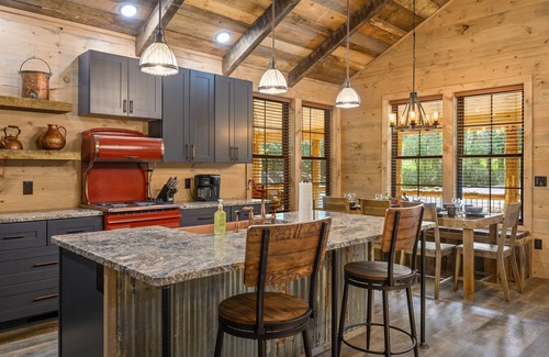 Gatlinburg - Pigeon Forge Cabin | Private Creekside Cabin w/GAMEROOM,FIREPIT & OUTDOOR ENTERTAINMENT AREA