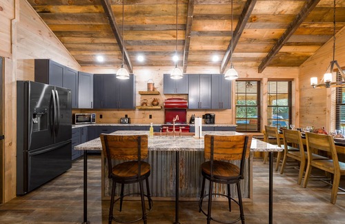 Gatlinburg - Pigeon Forge Cabin | Private Creekside Cabin w/GAMEROOM,FIREPIT & OUTDOOR ENTERTAINMENT AREA