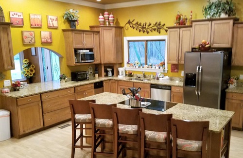 Pigeon Forge Cabin | Private, Crk side, 2 mls to PF Parkway , Lg yard, pet and motorcycle friendly.