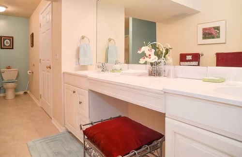 Kingston Lakes Apartment | Private DayLight Basement, Own Entrance, 1800 s/f